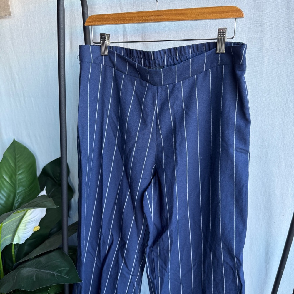 NWT Lulumari Navy Blue Pinstriped Straight/Wide Leg Trouser Style Pants / Size L - Picture 2 of 7